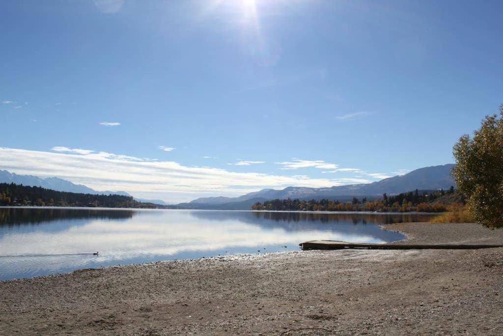 Rustic Modern 2 Bed 2 Bath With Lakeview Pool And Hot Tub Invermere Extérieur photo
