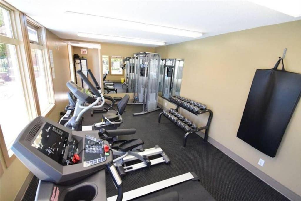 Rustic Modern 2 Bed 2 Bath With Lakeview Pool And Hot Tub Invermere Extérieur photo