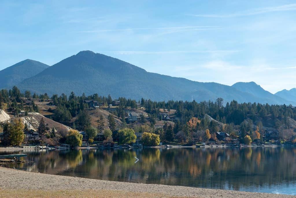 Rustic Modern 2 Bed 2 Bath With Lakeview Pool And Hot Tub Invermere Extérieur photo